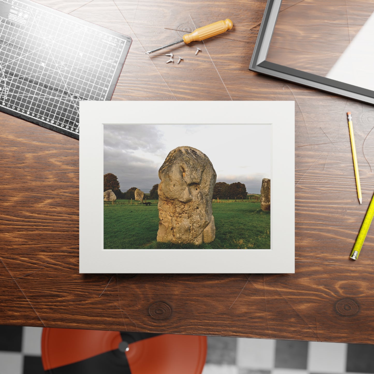 Smiling for 6000 years - Avebury | Fine Art Print with Passepartout Paper Frame