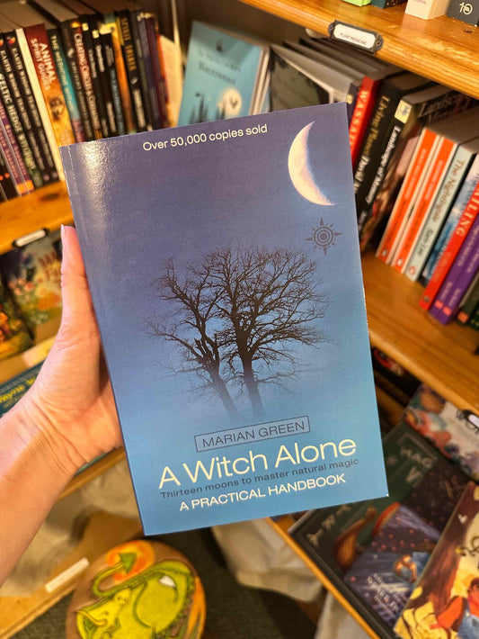 A Witch Alone - Thirteen moons to master natural magic, a practical handbook.
