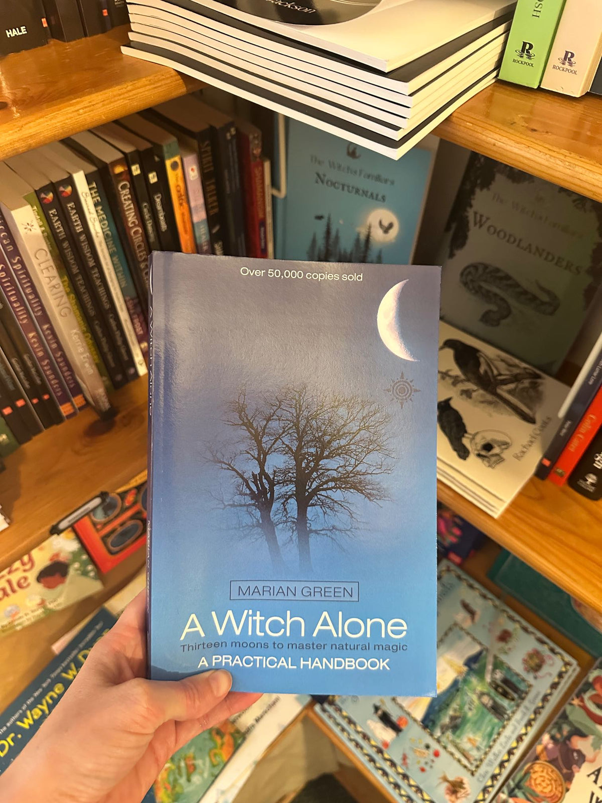 A Witch Alone - Thirteen moons to master natural magic, a practical handbook.