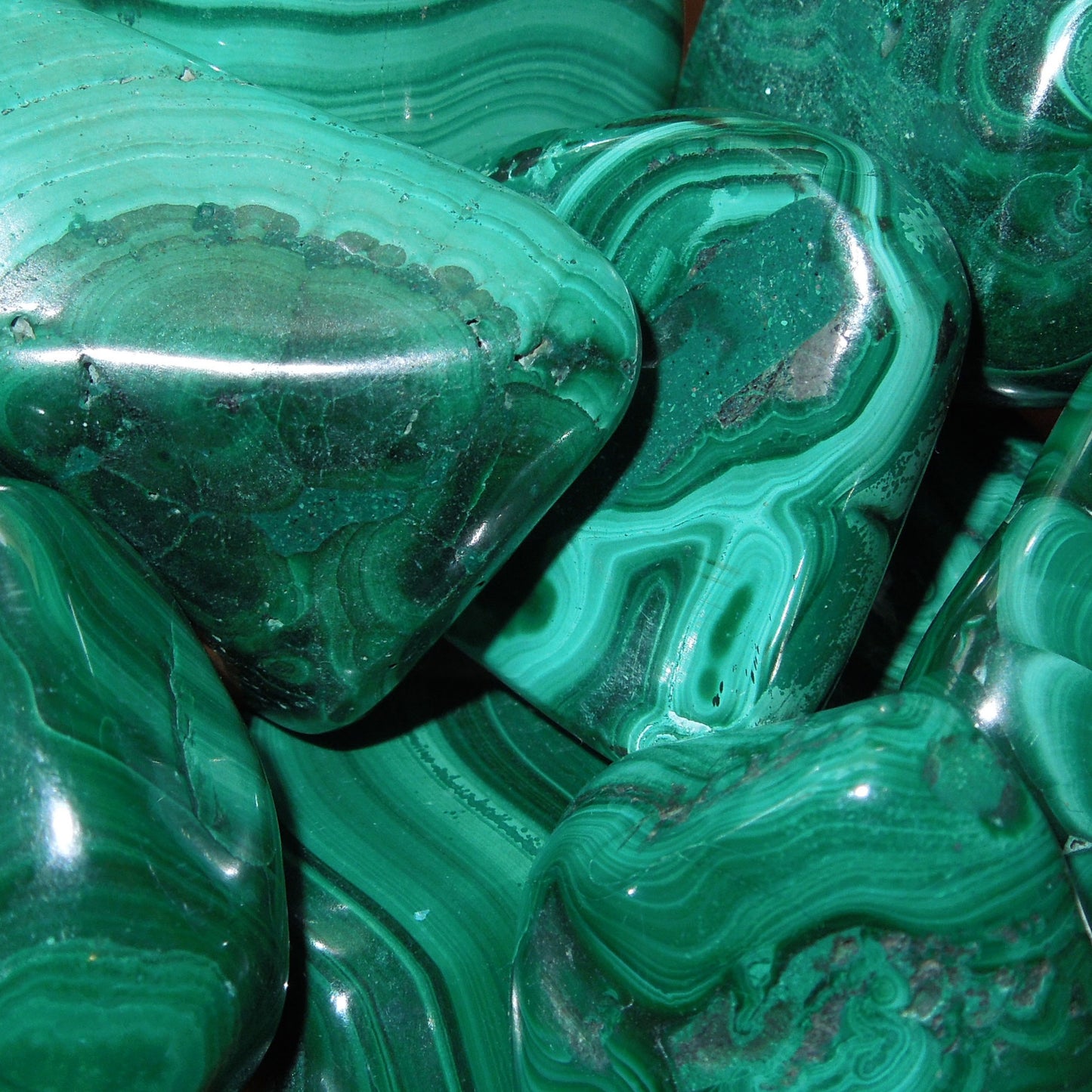 Malachite tumble stone